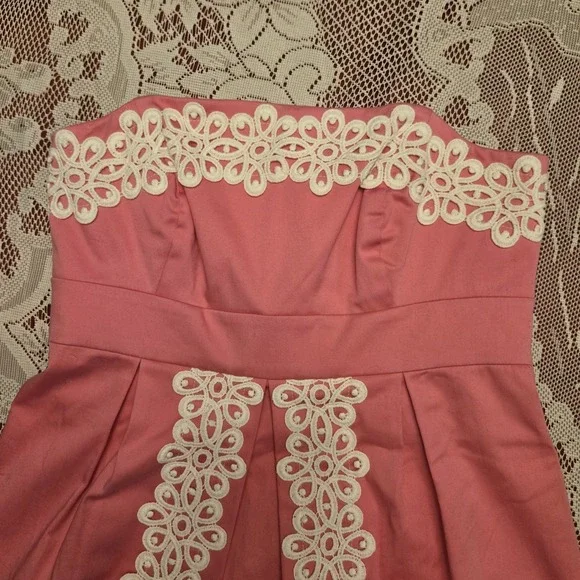 EUC Lilly Pulitzer Sz 0 Pink Betsey Dress Strapless White Lace Embroidery Pleat - Picture 4 of 16